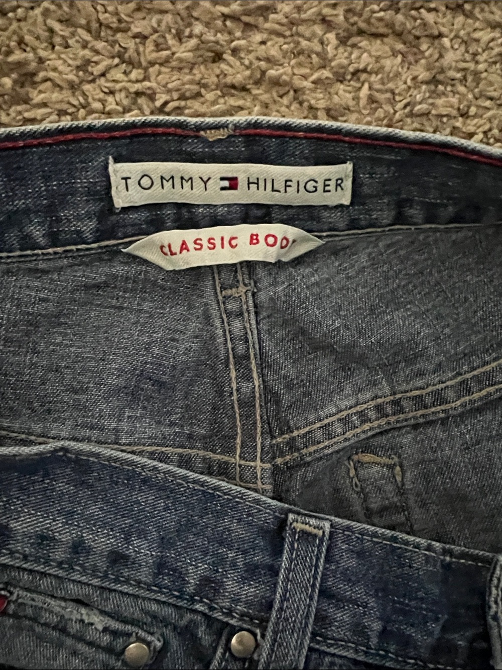 Tommy Hilfiger Men's Relaxed Fit Medium Blue Jeans - Picture 2 of 3